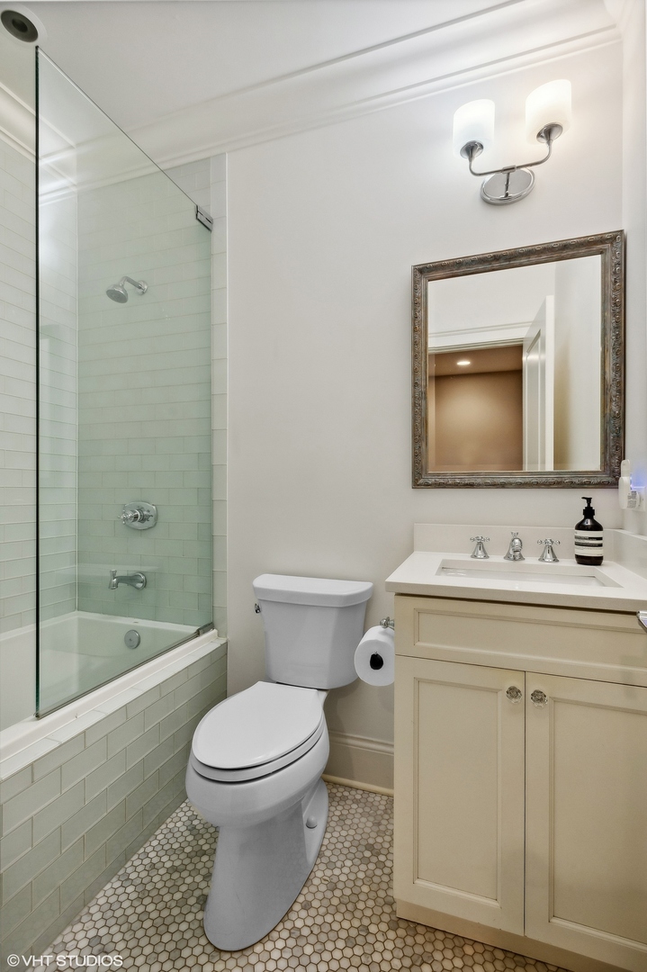 1152 W Newport Avenue Unit: 1