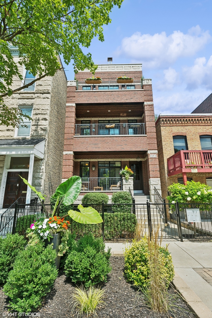1152 W Newport Avenue Unit: 1