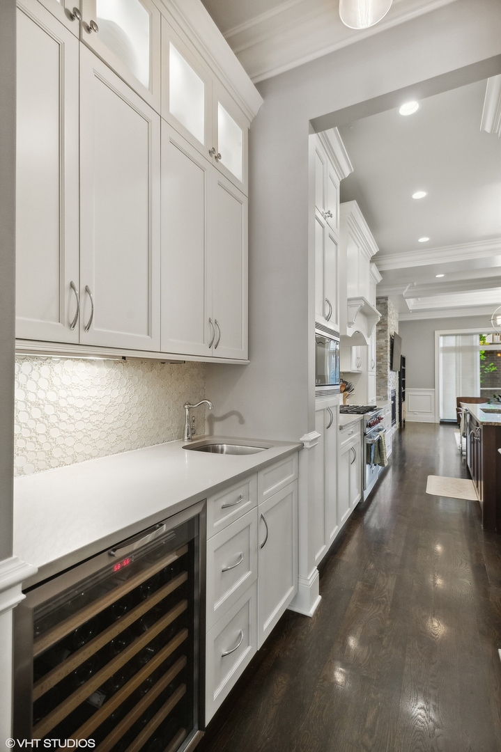 1152 W Newport Avenue Unit: 1