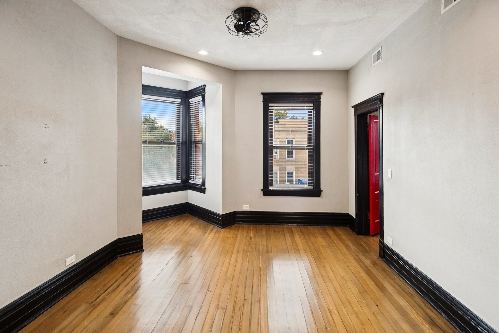2900 W Belmont Avenue Unit: 3