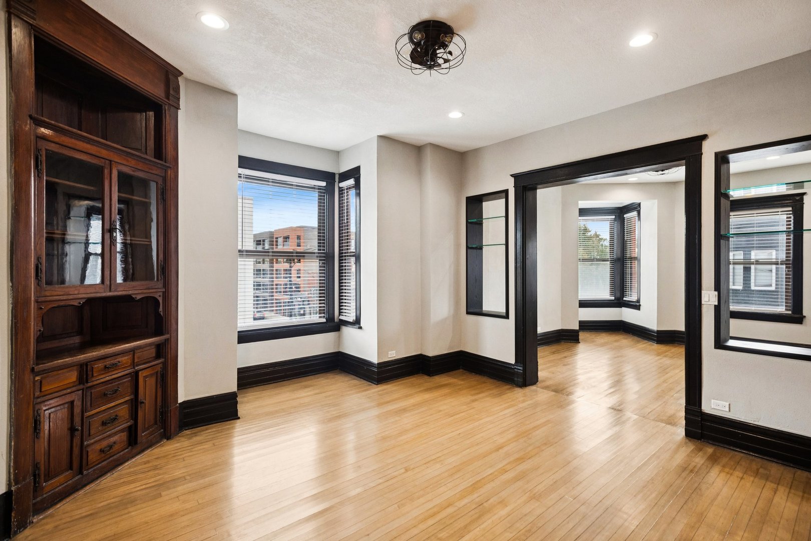 2900 W Belmont Avenue Unit: 3