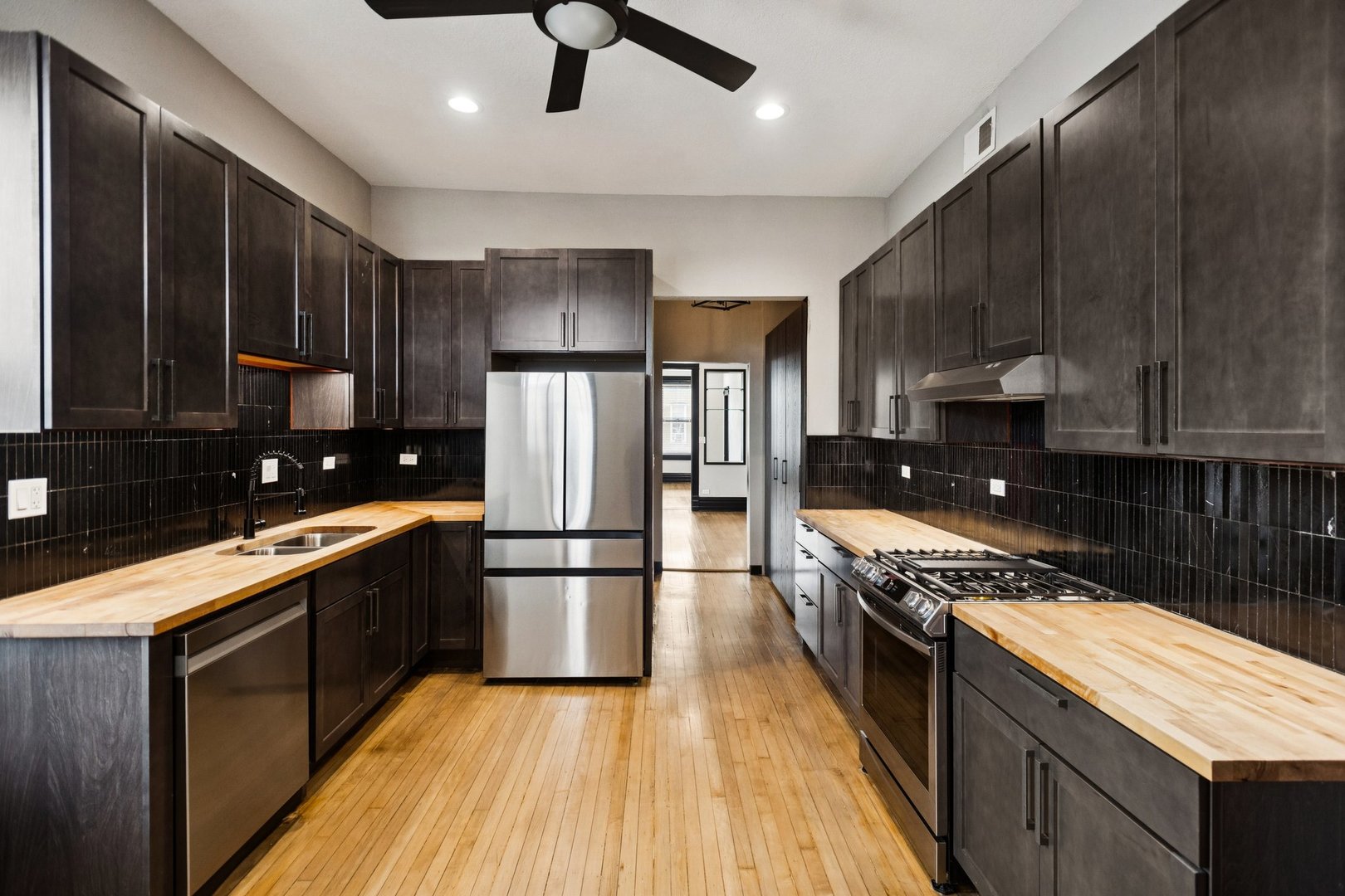 2900 W Belmont Avenue Unit: 3