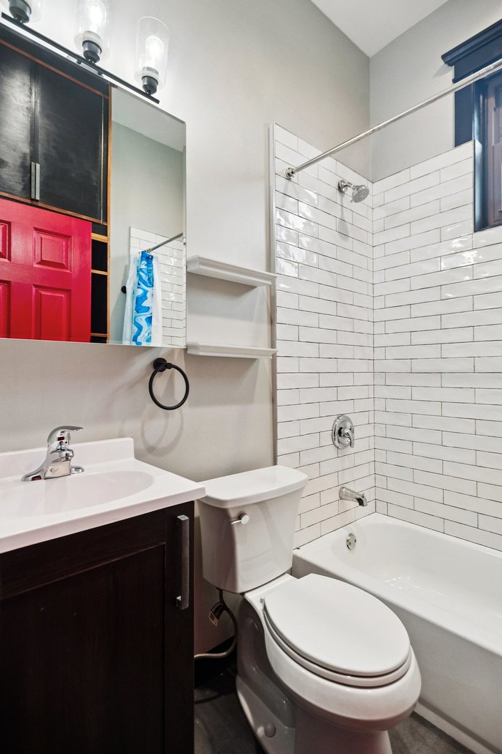 2900 W Belmont Avenue Unit: 3