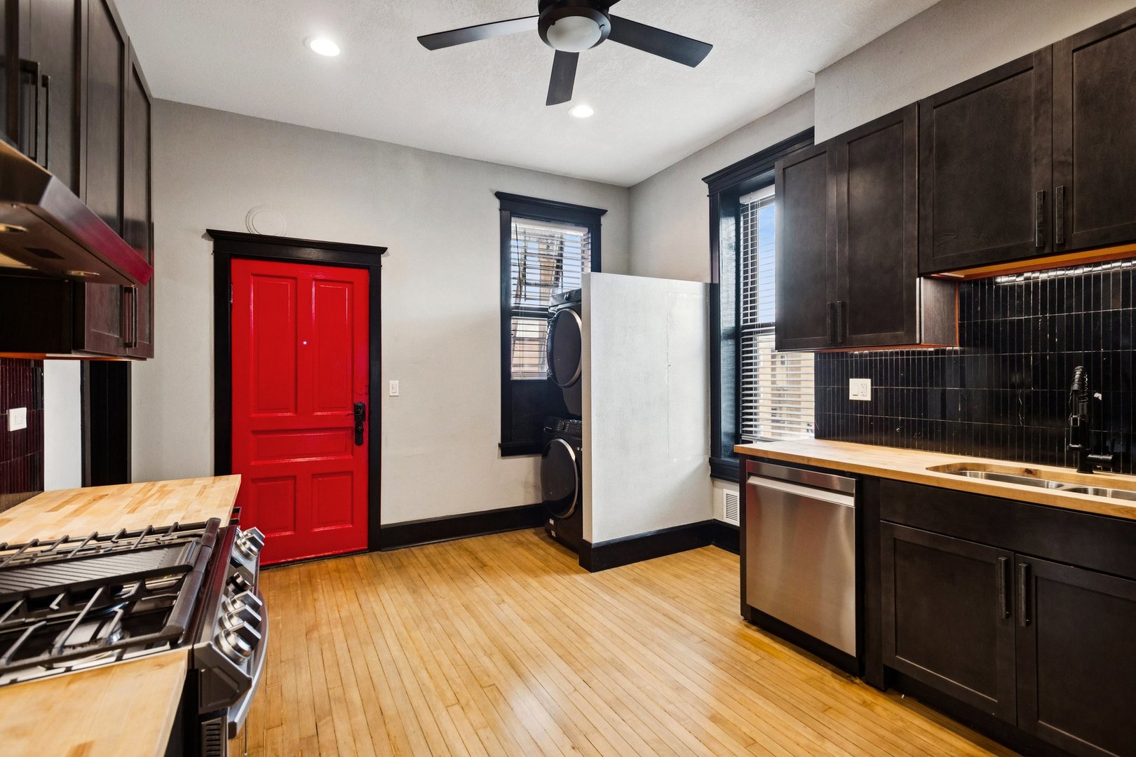 2900 W Belmont Avenue Unit: 3