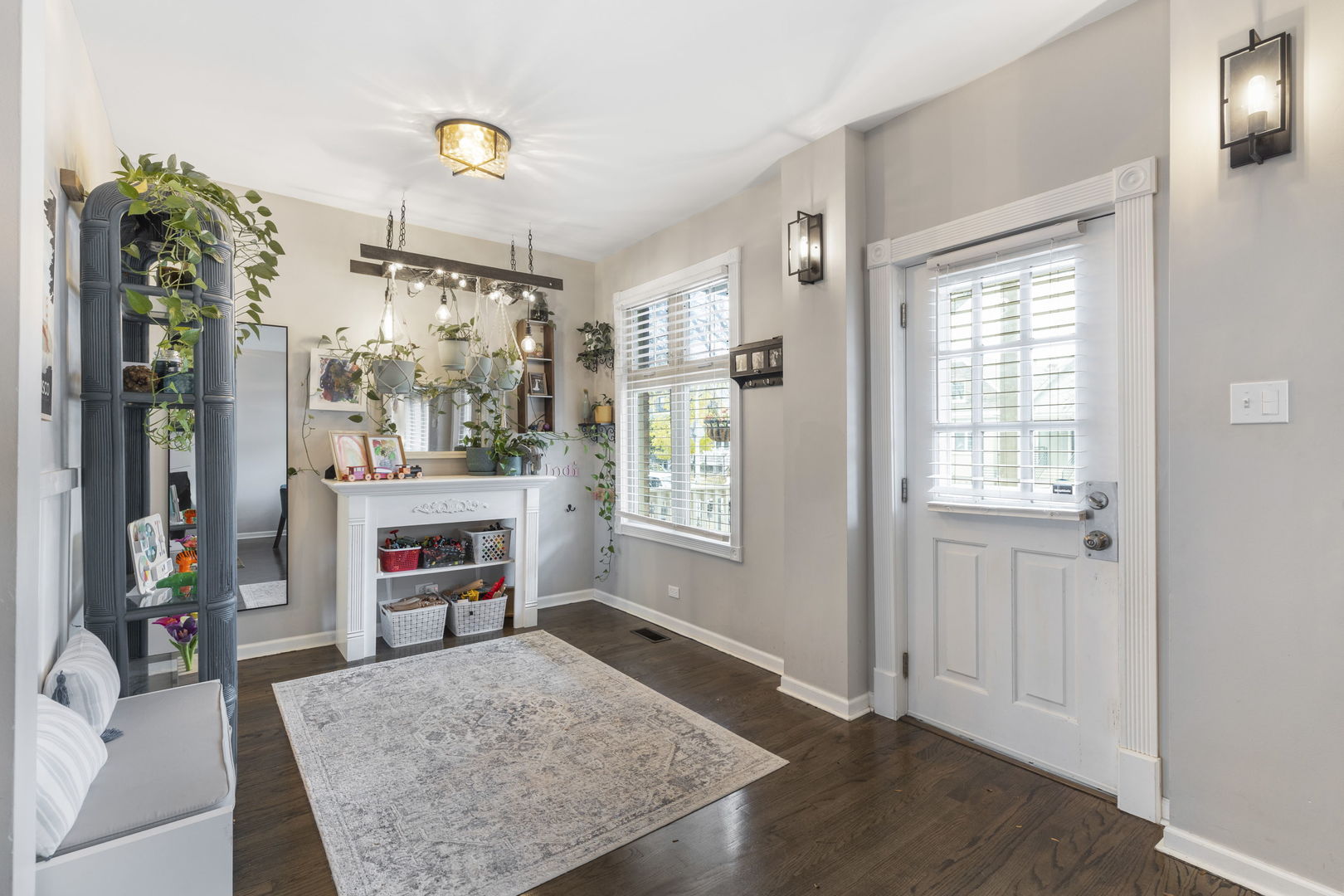 3439 W Hirsch Street