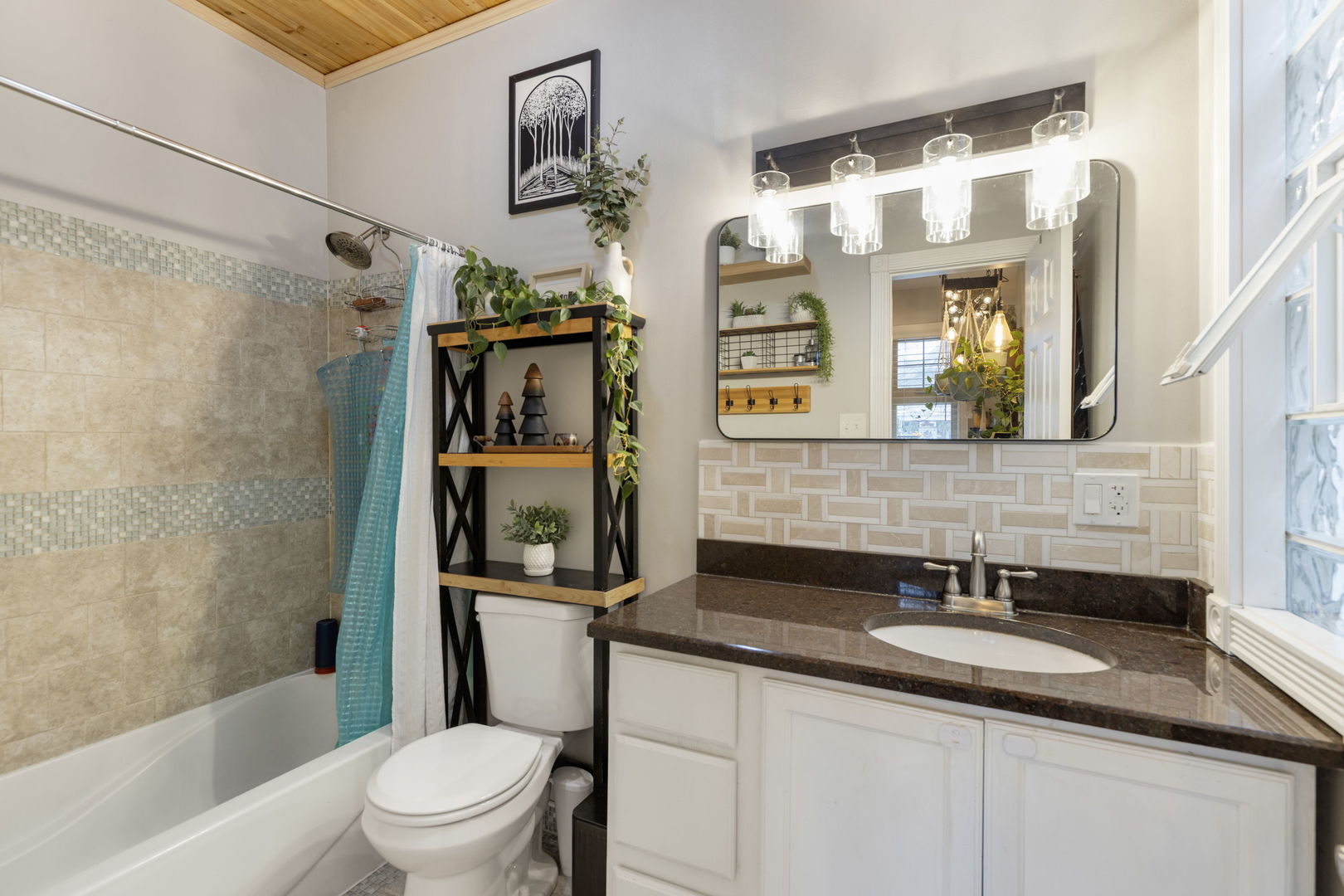 3439 W Hirsch Street