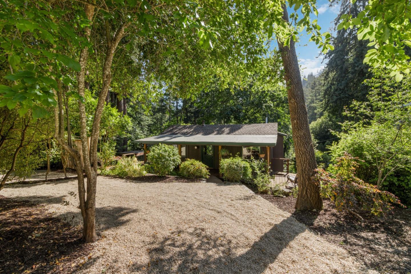 405 Creekside WAY