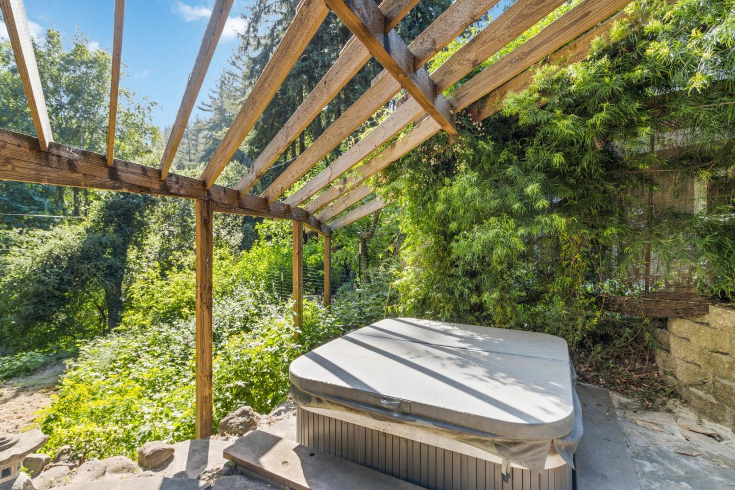 405 Creekside WAY