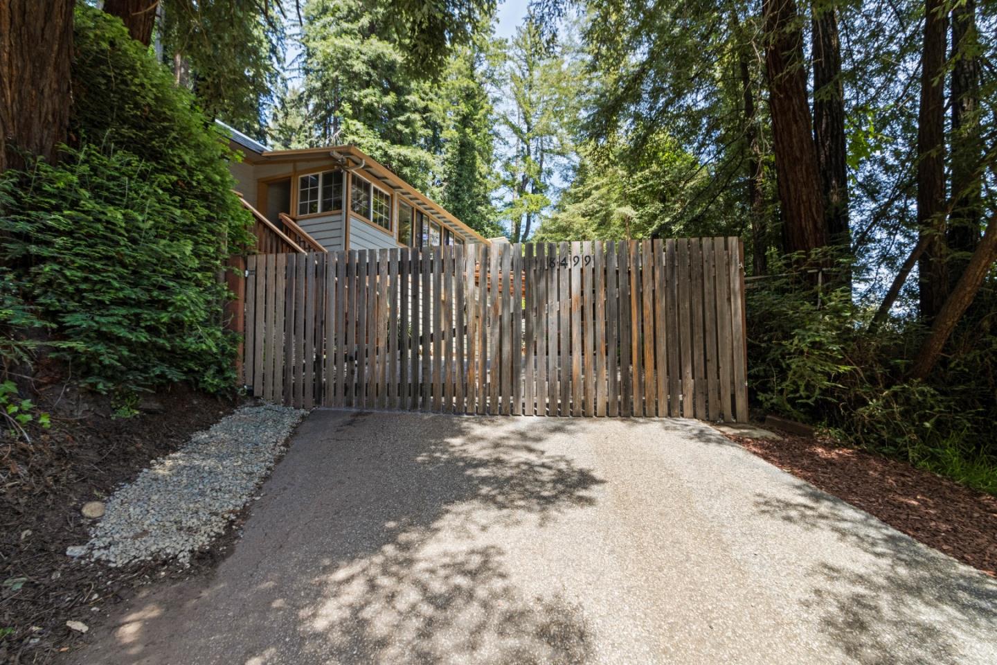 8499 Highway 9