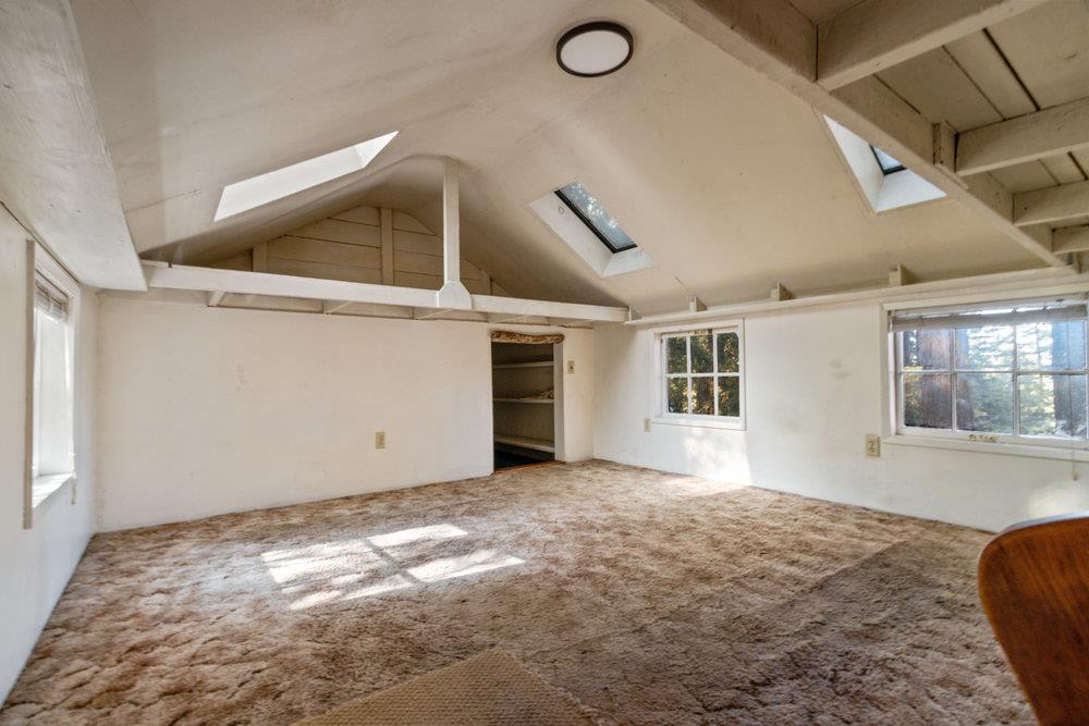 1275 Country Club DR