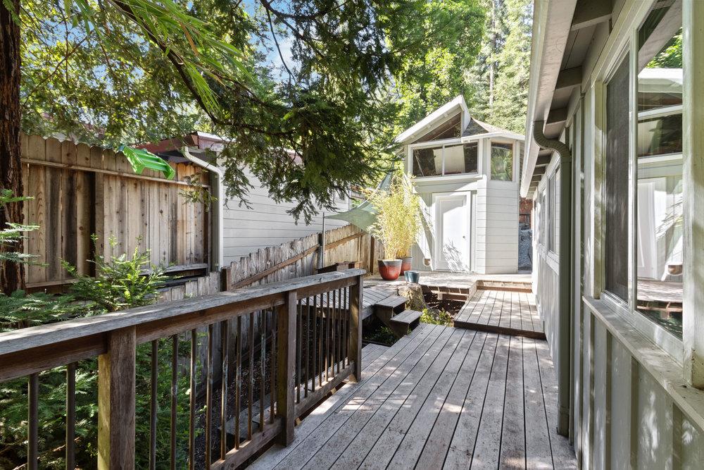 1004 Laurel AVE