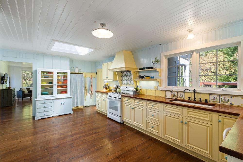 9540 Love Creek RD