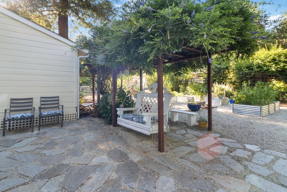 9540 Love Creek RD