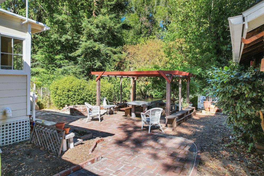 9540 Love Creek RD