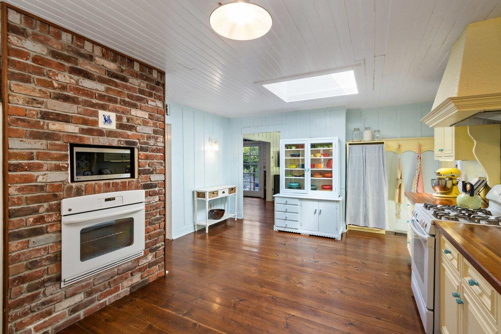 9540 Love Creek RD