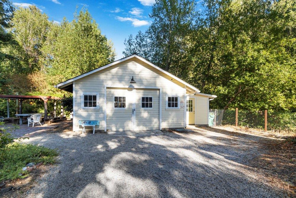 9540 Love Creek RD