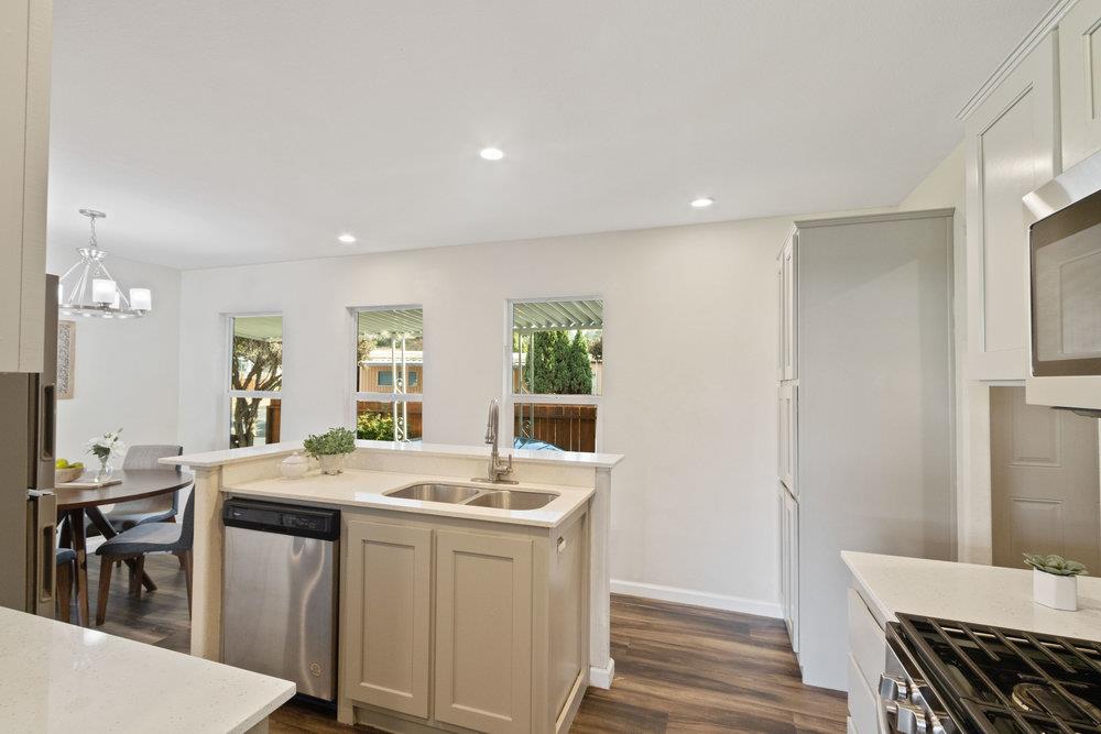 4 Eugenia AVE 4