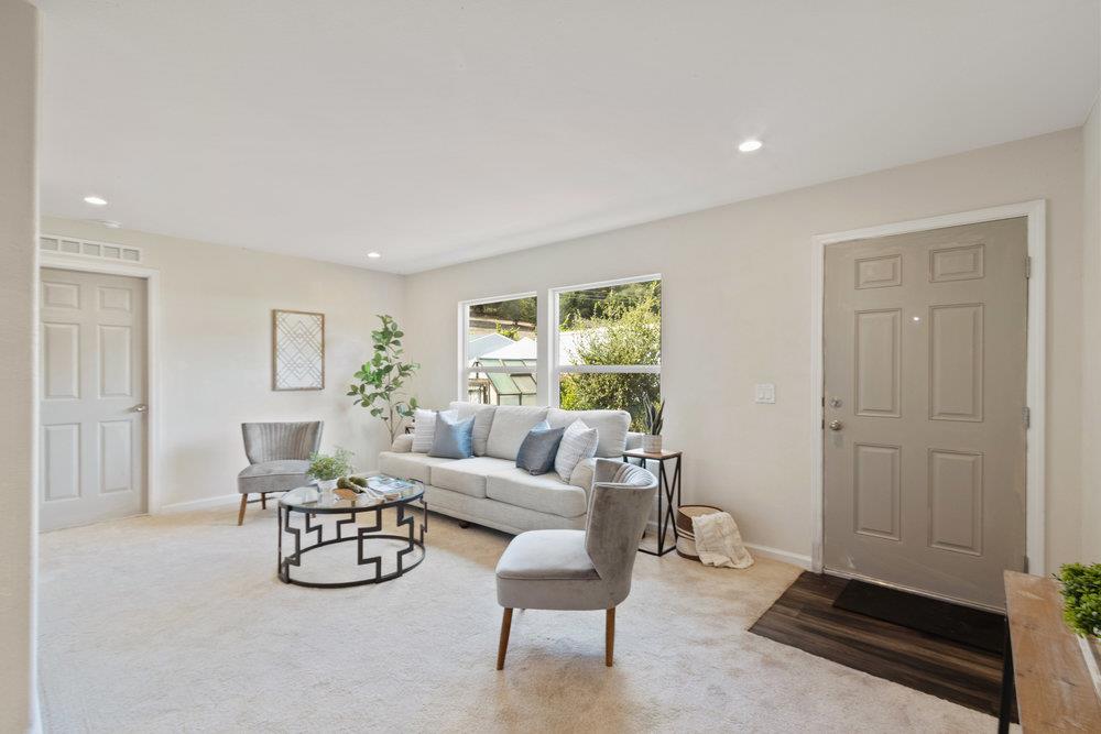 4 Eugenia AVE 4