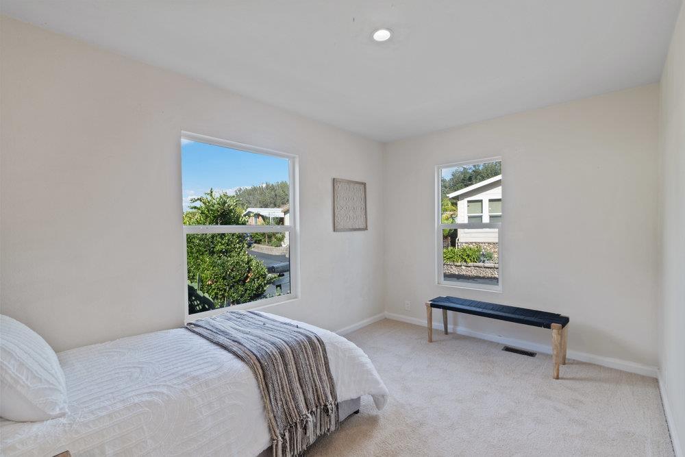4 Eugenia AVE 4