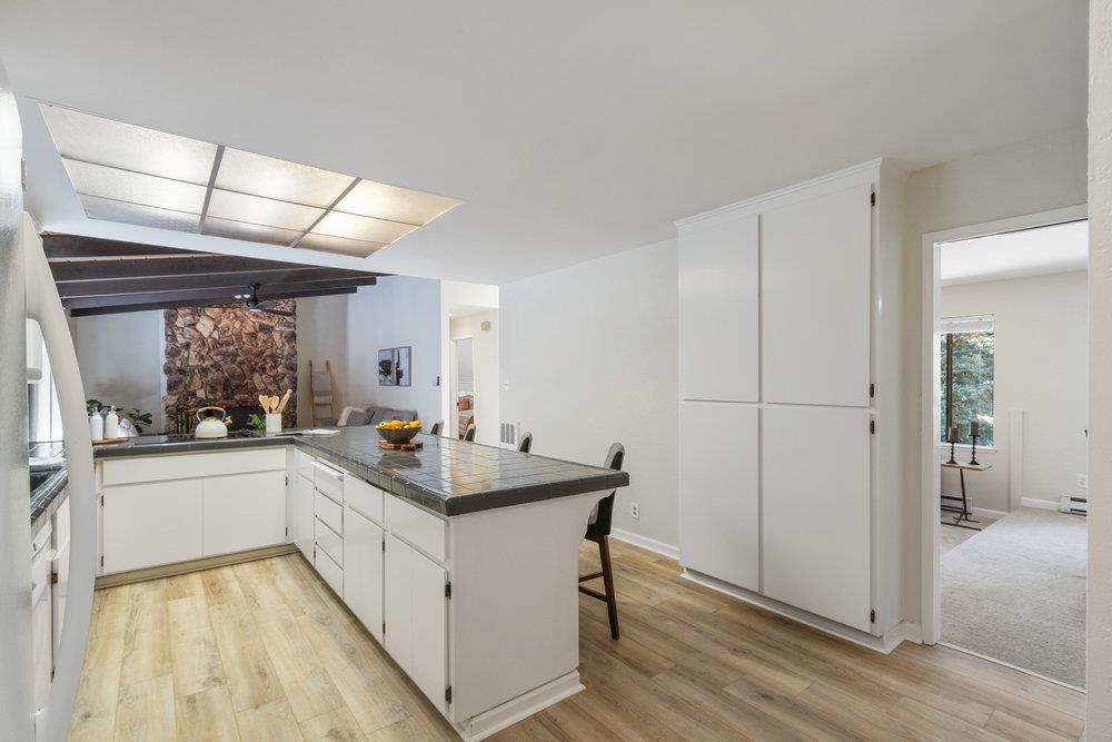 1830 Lakeside DR
