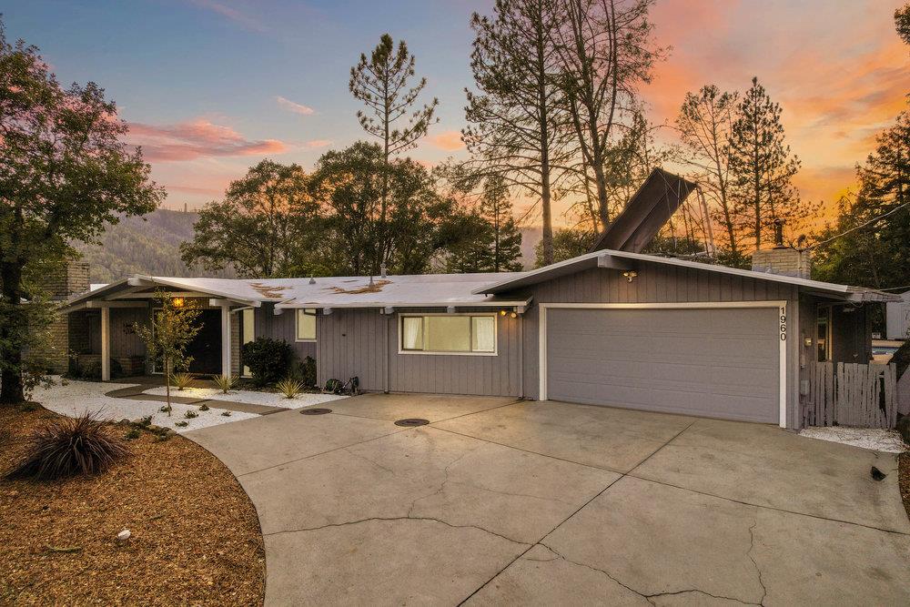 1960 Pinecrest DR