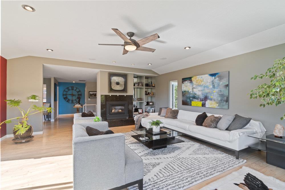 225 Esmeralda DR
