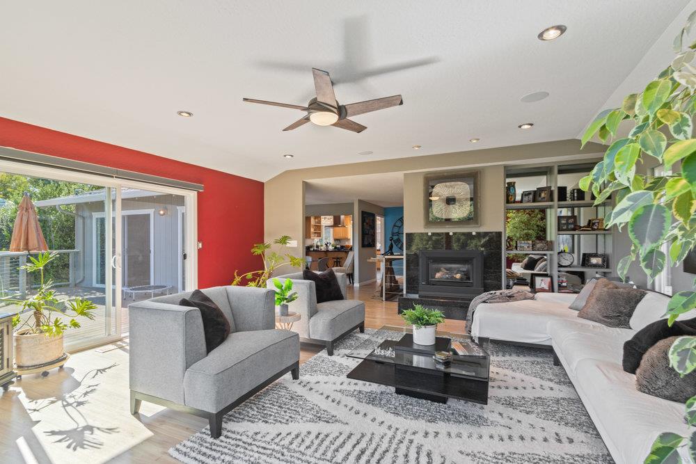 225 Esmeralda DR