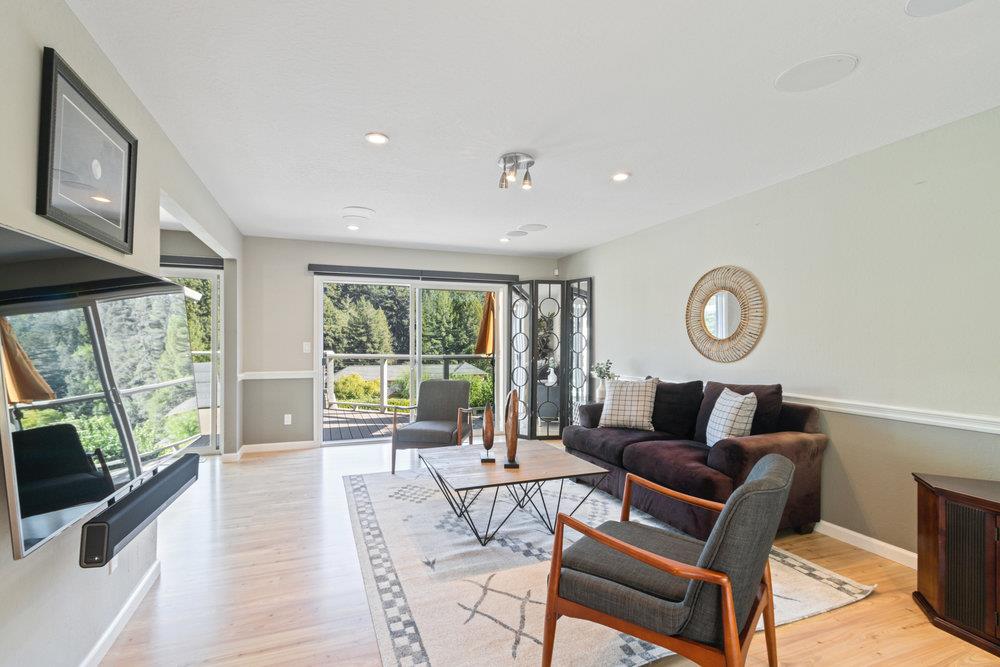 225 Esmeralda DR