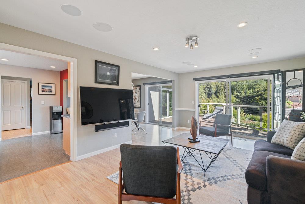 225 Esmeralda DR