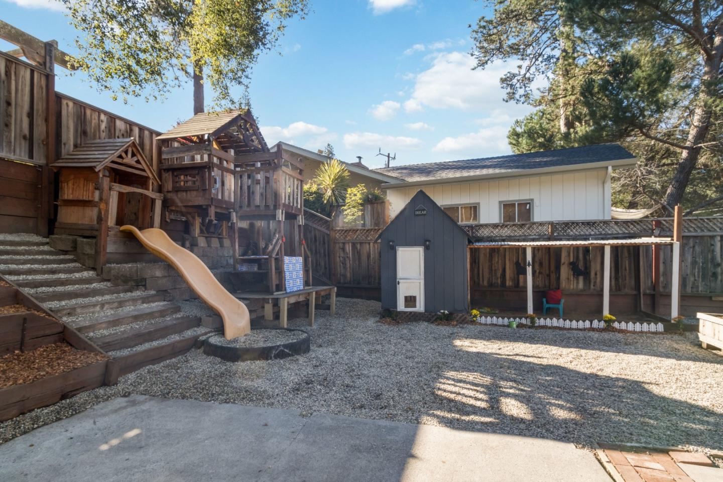 915 Lockewood LN