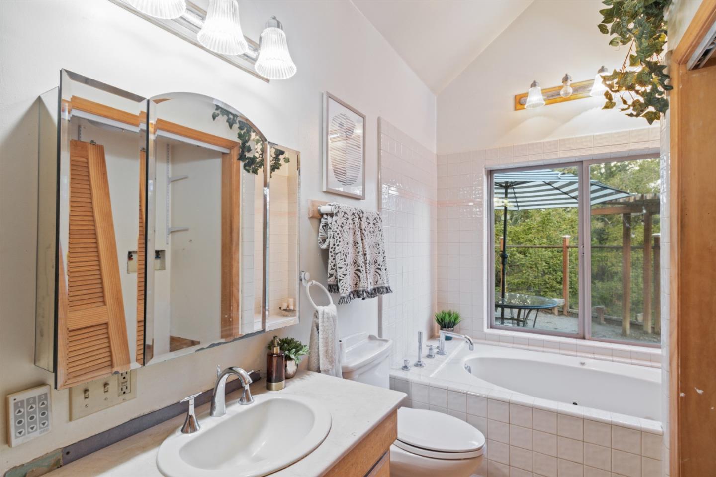 222 Timberwood RD