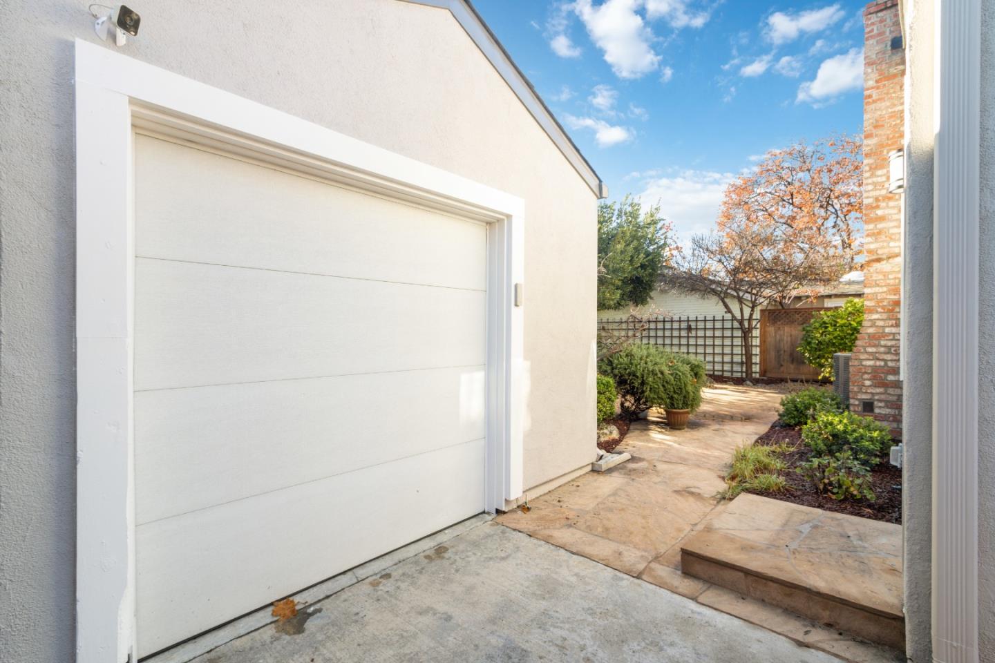 1488 Sierra AVE