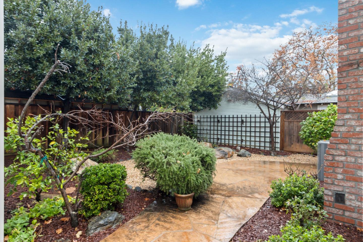 1488 Sierra AVE