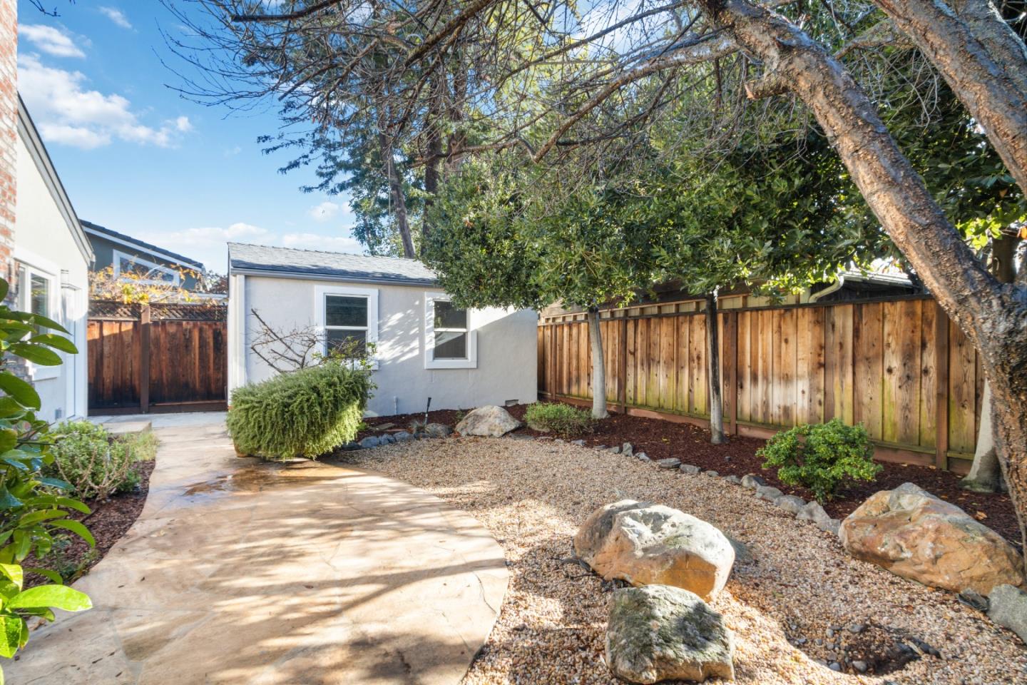 1488 Sierra AVE
