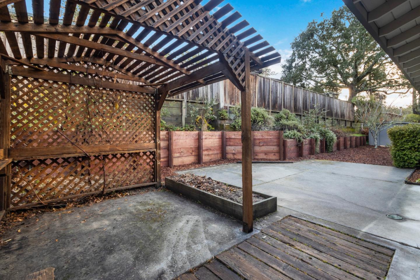 1430 Whispering Pines DR
