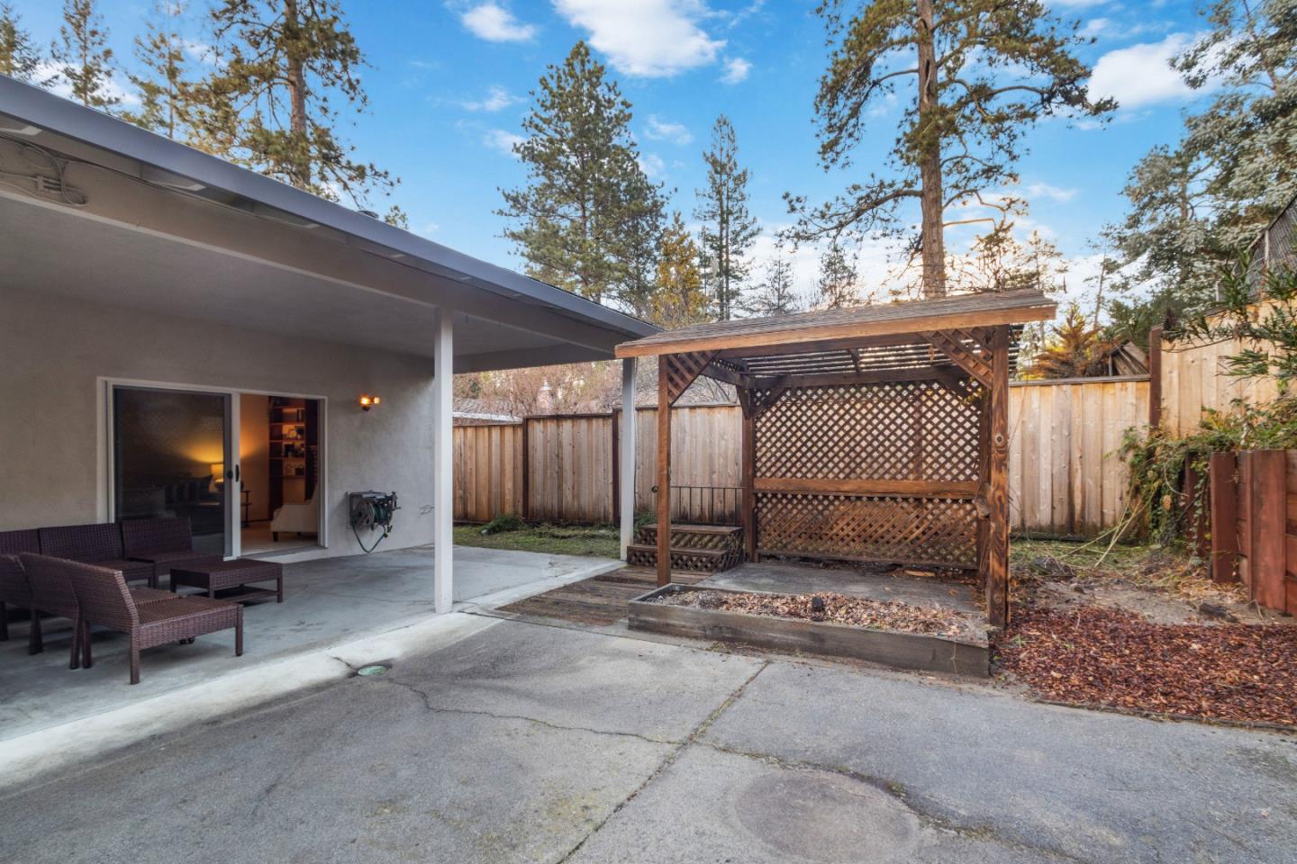 1430 Whispering Pines DR