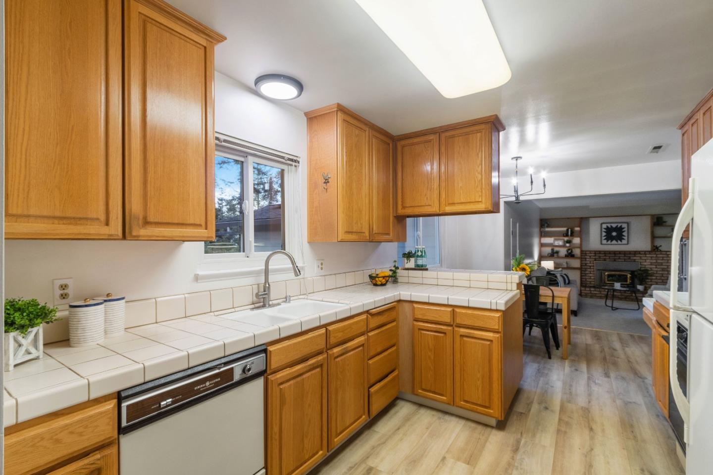 1430 Whispering Pines DR