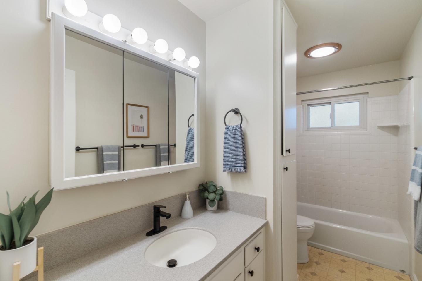 1430 Whispering Pines DR