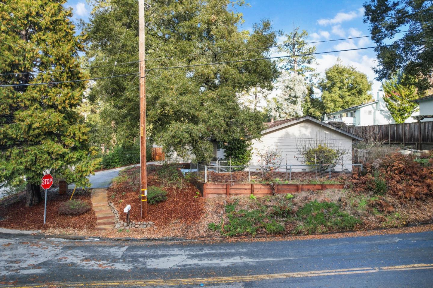 1430 Whispering Pines DR