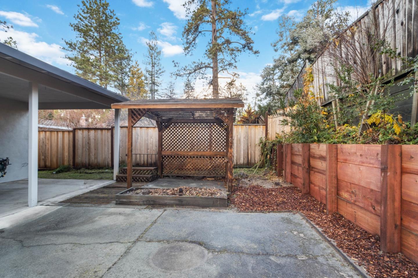 1430 Whispering Pines DR