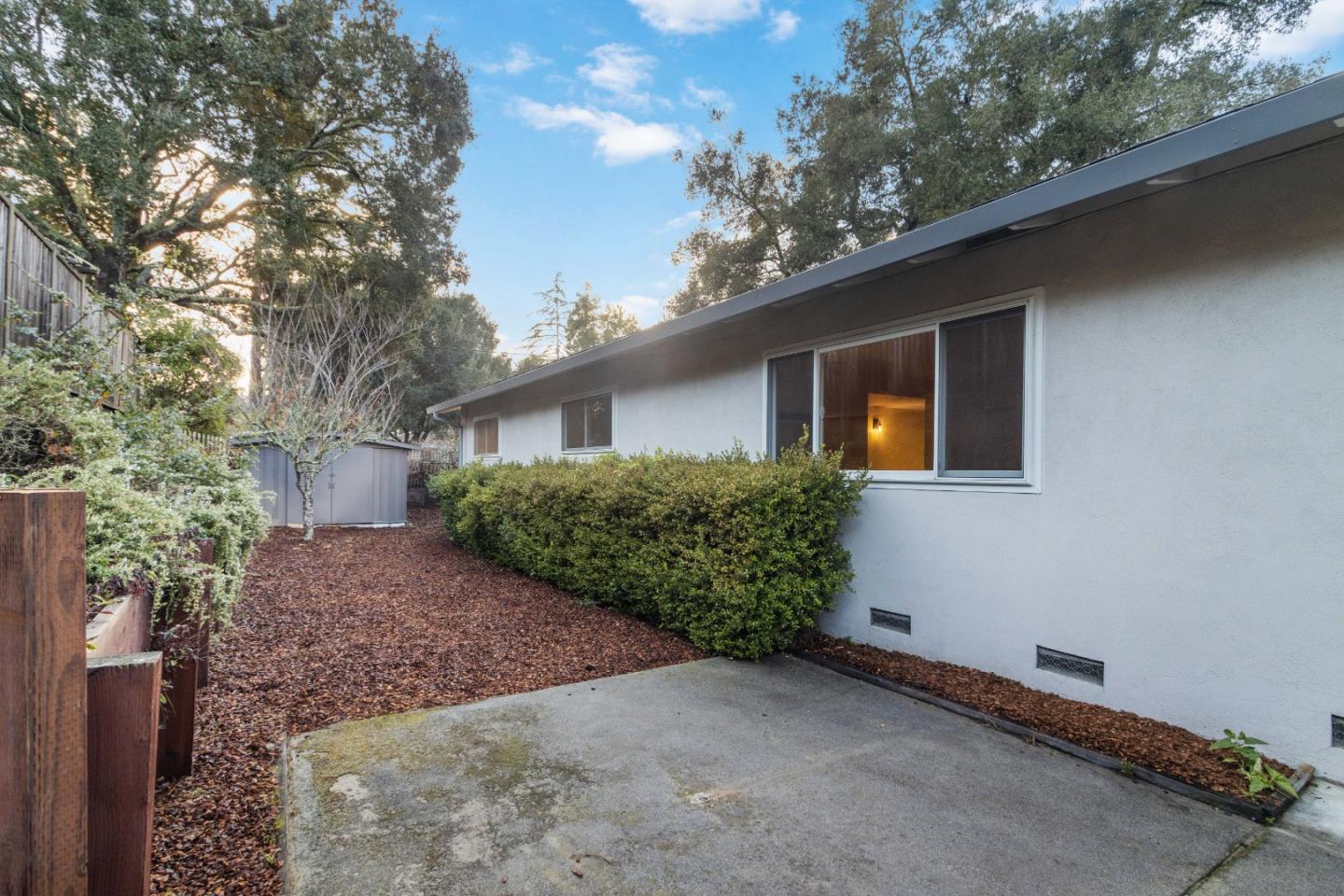 1430 Whispering Pines DR