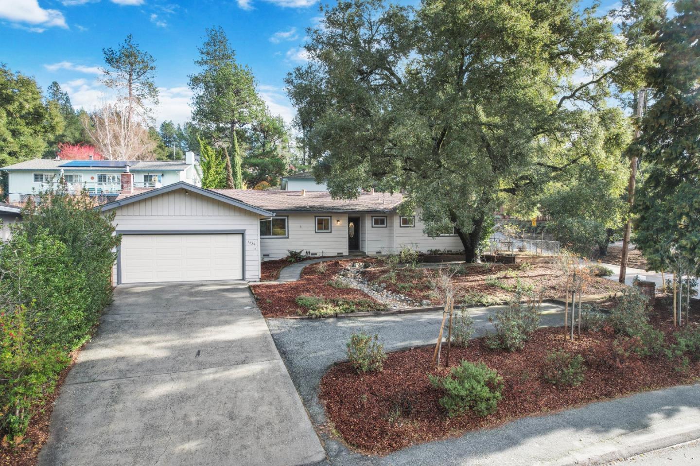 1430 Whispering Pines DR