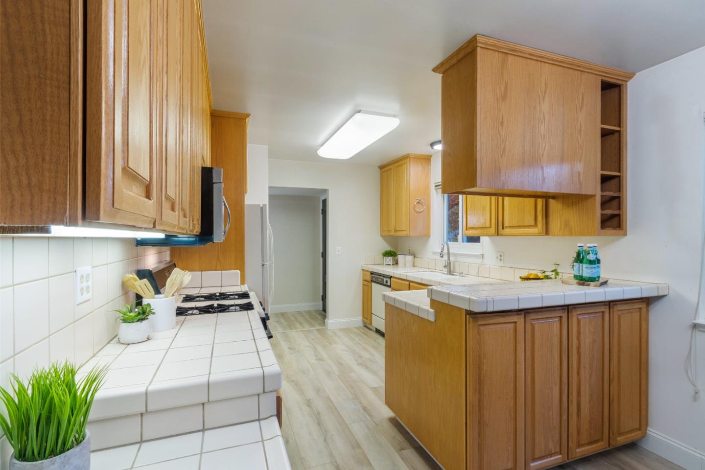 1430 Whispering Pines DR