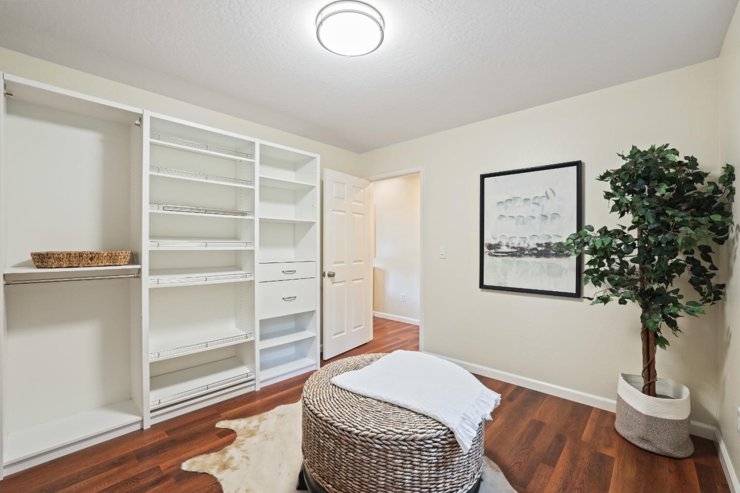 207 Hillside AVE