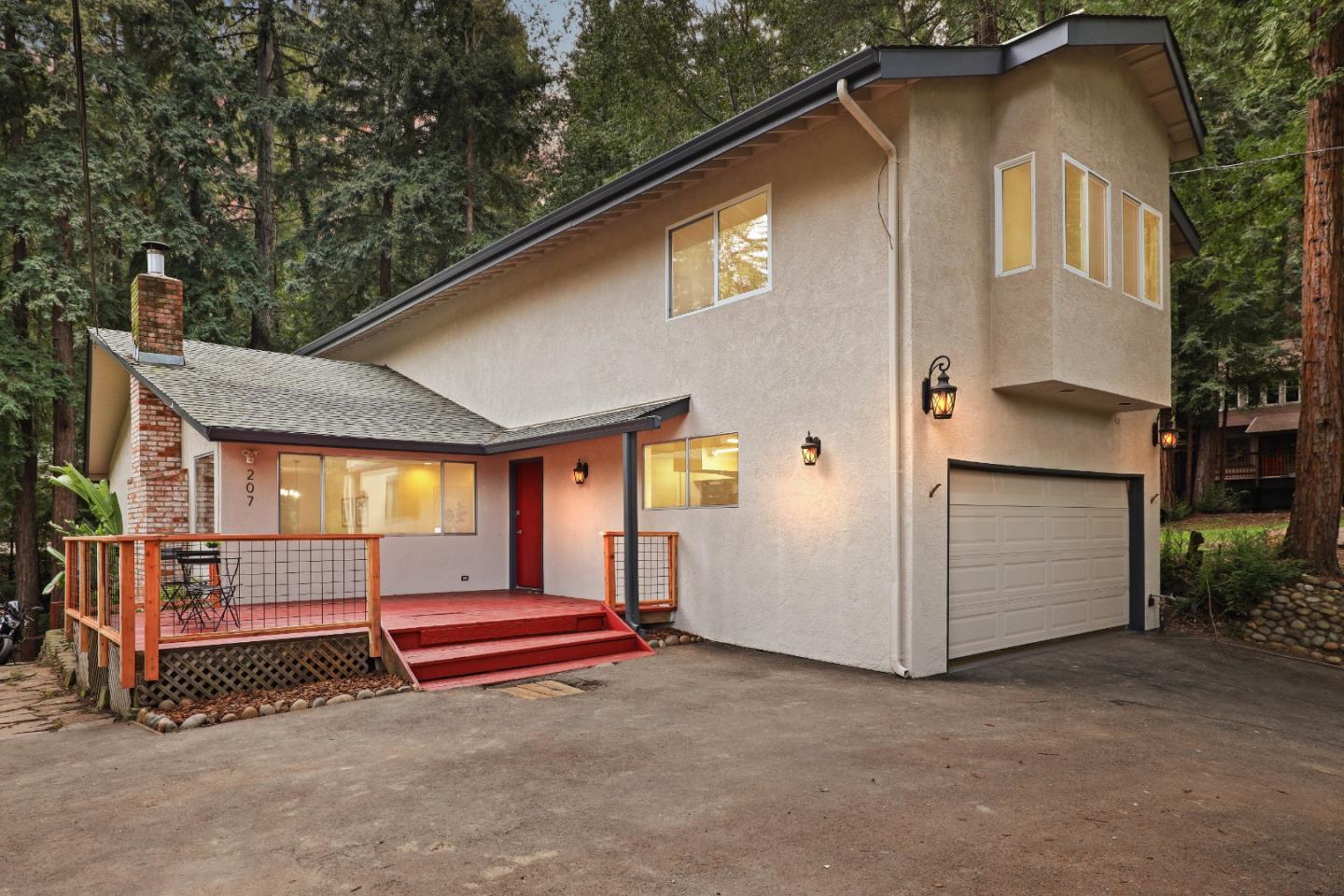 207 Hillside AVE