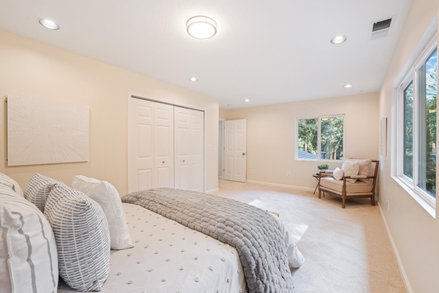 207 Hillside AVE