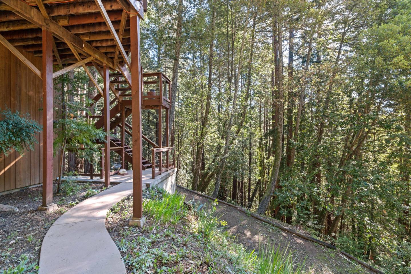 680 Dove LN