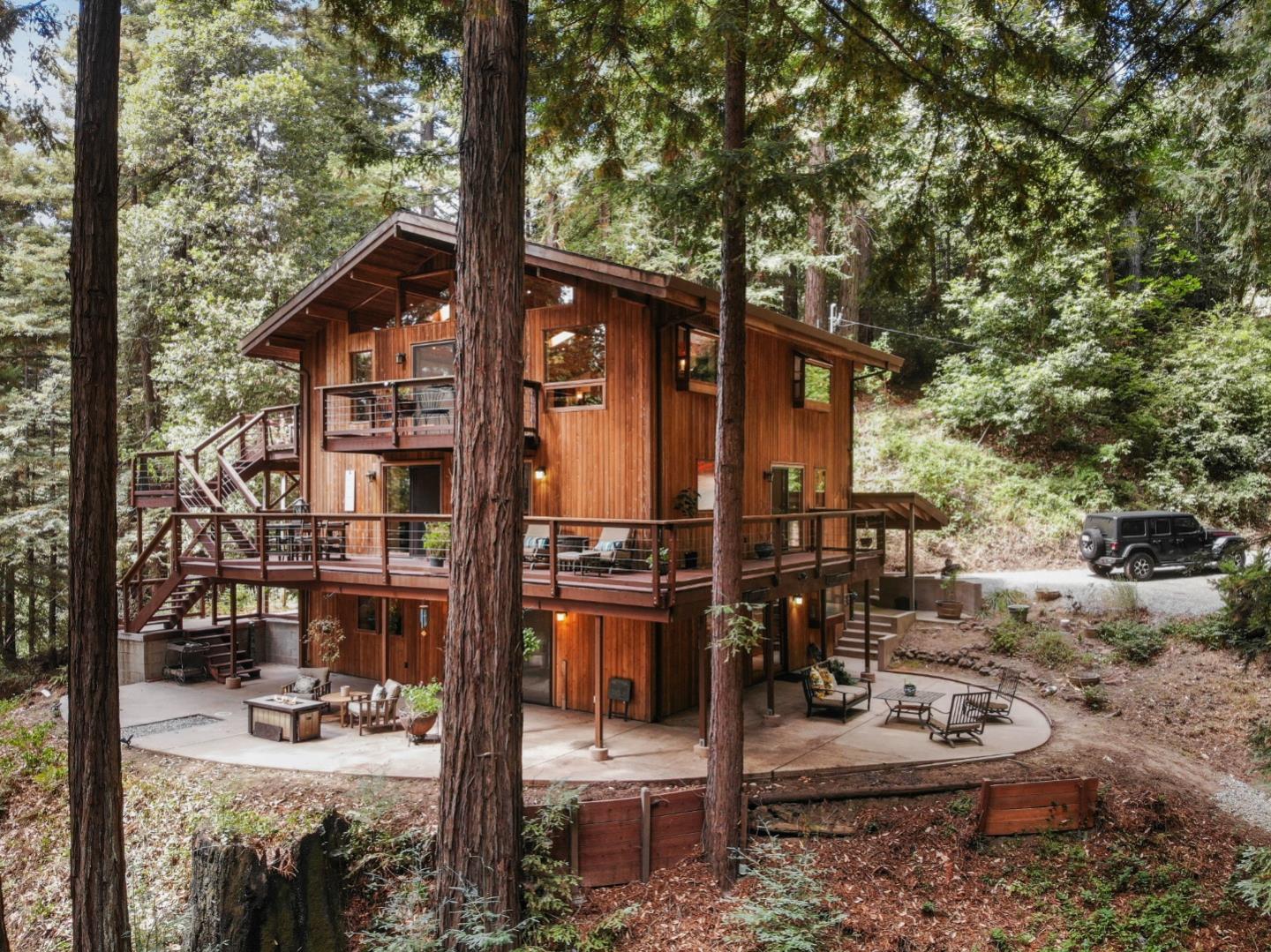 680 Dove LN