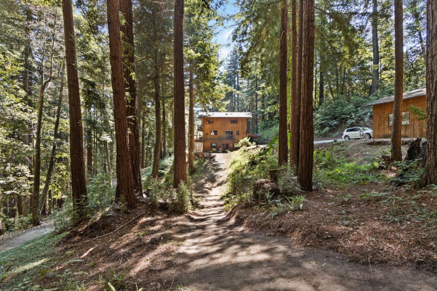 680 Dove LN