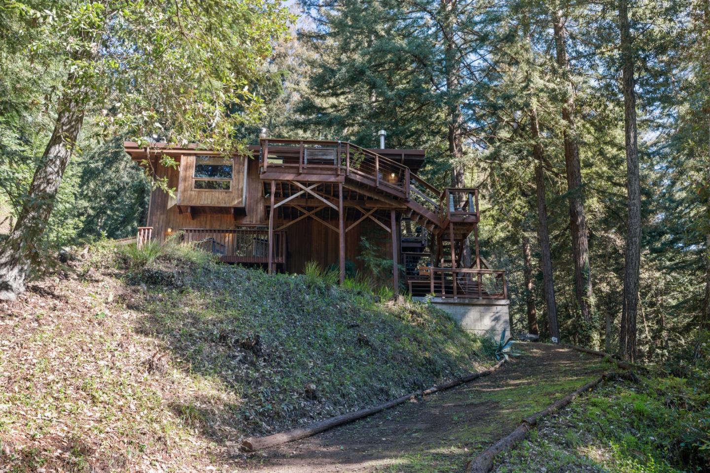 680 Dove LN